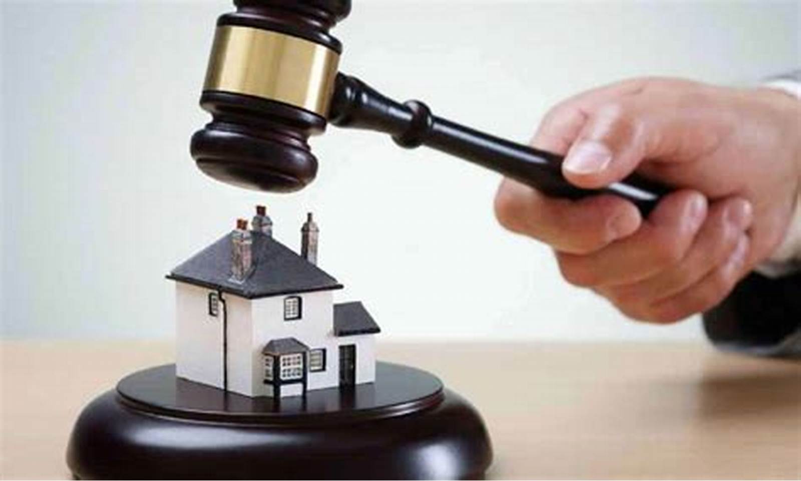 بهترین وکیل متخصص در اسناد و دعاوی ملکی در اصفهان